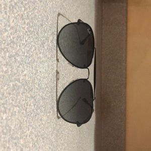 Ray Bans : black case included
